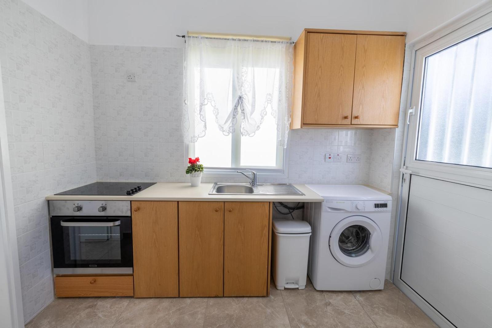 Studio In The Heart Of The City 파포스 외부 사진