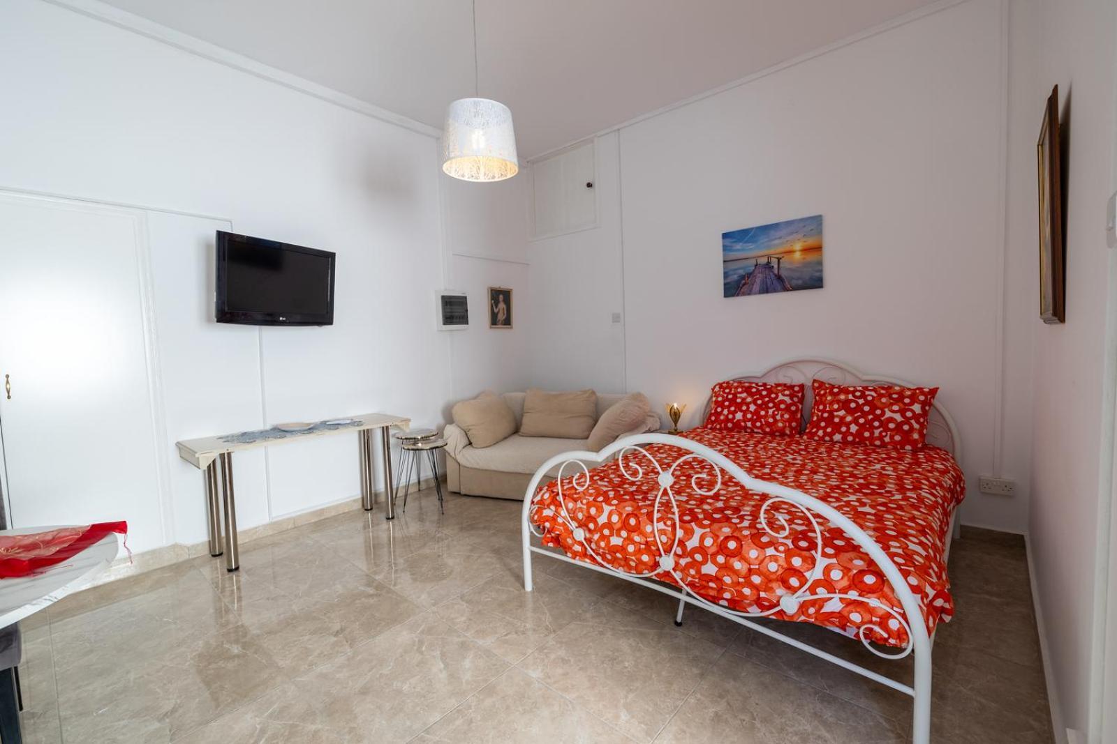 Studio In The Heart Of The City 파포스 외부 사진